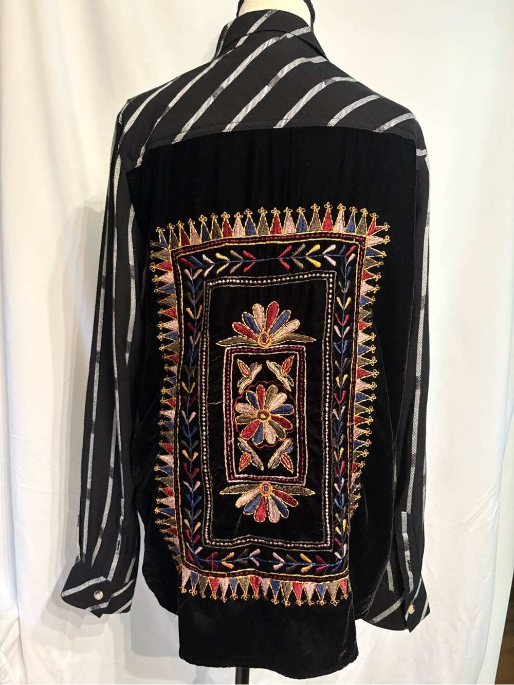 Tolani Black and White Striped Button Shirt With Artsy Velvet Back Accent. SZ L